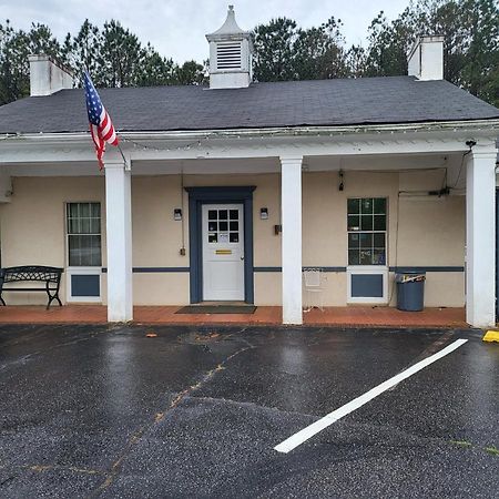 White Columns Motel Pine Mountain  Exterior photo