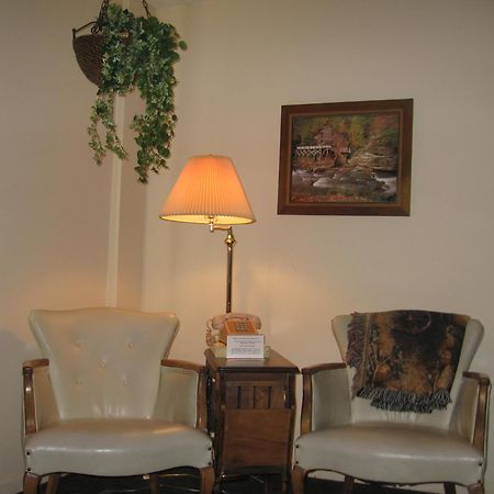 White Columns Motel Pine Mountain  Exterior photo