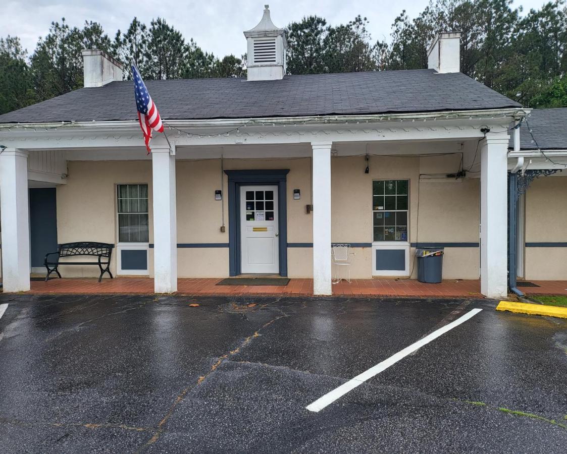 White Columns Motel Pine Mountain  Exterior photo