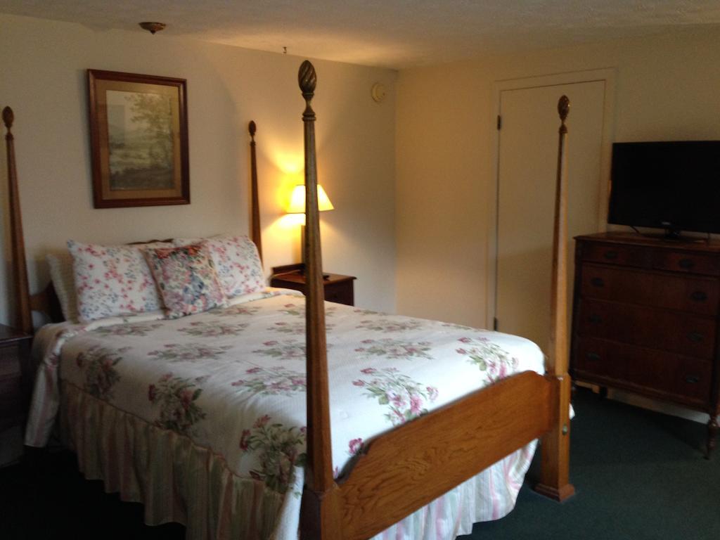 White Columns Motel Pine Mountain  Room photo