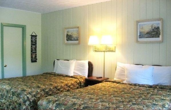 White Columns Motel Pine Mountain  Room photo