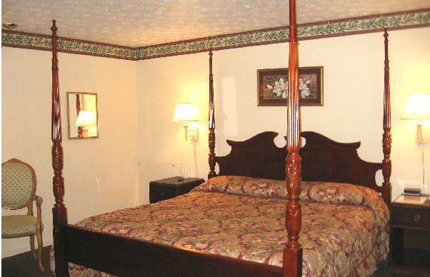 White Columns Motel Pine Mountain  Room photo